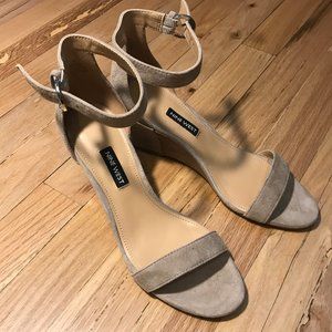 NEW Nine West Sloan Wedge Natural Suede Sandal 7 M